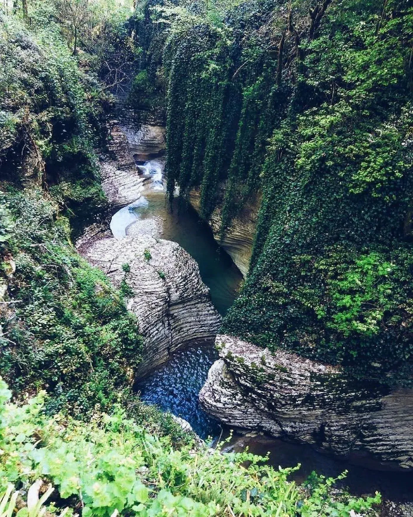 Природный аквапарк по-Кавказски: джип-тур с купанием, танцами и горным драйвом