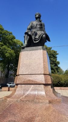 Памятник Ломоносову на Менделеевской линии.jpg