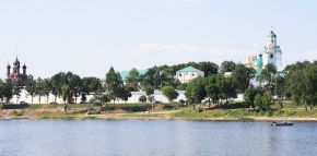 Ярославль (Россия) - берег реки Которосль - panoramio.jpg