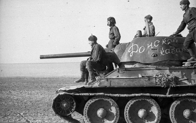 Файл:Донской казак (танковая колонна).jpg