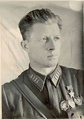 Командир 5-й воздушно-десантной бригады полковник А. И. Родимцев