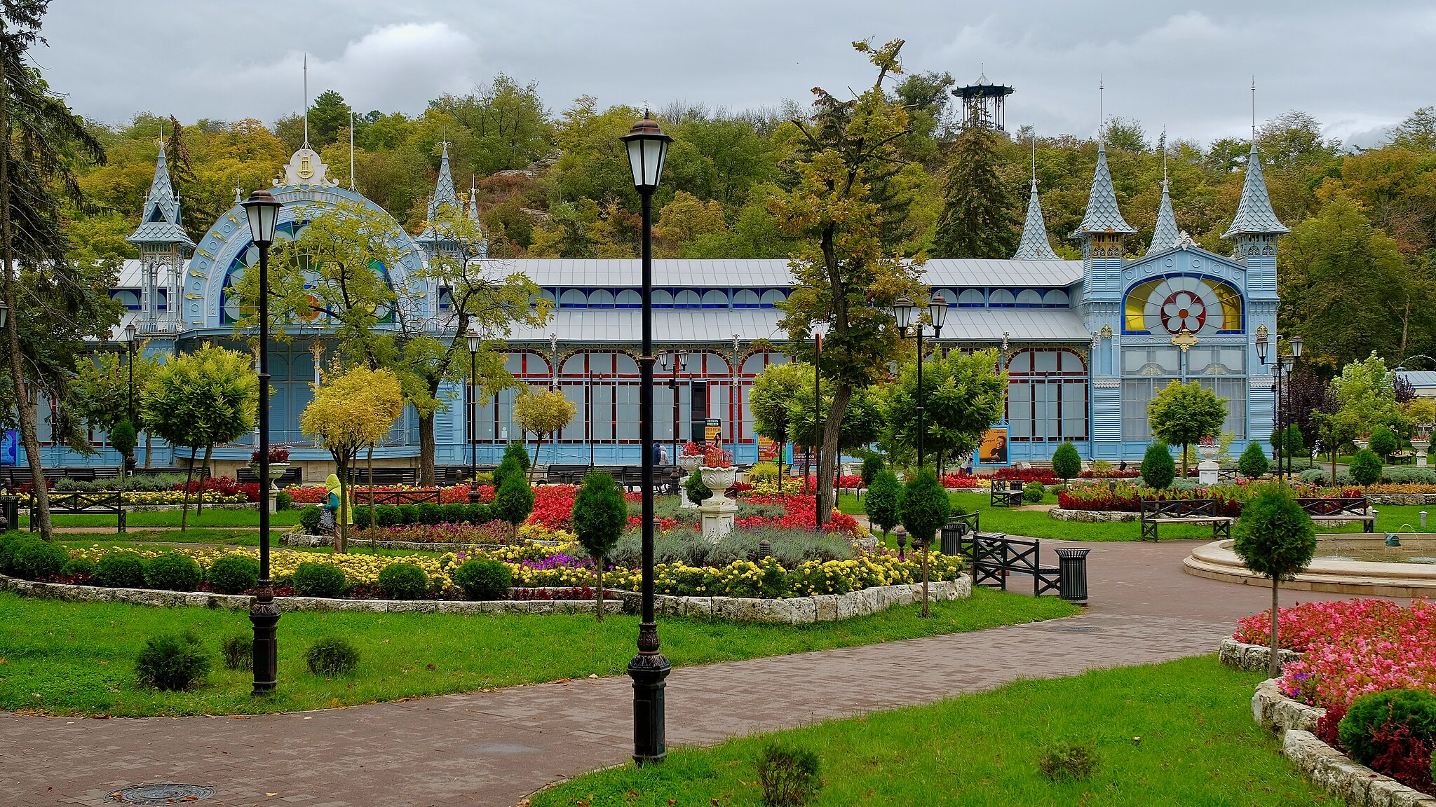 Парк цветник в пятигорске фото 2024 Файл:Park Tsvetnik in Pyatigorsk (October 2023) - 1.jpg - энциклопедия "Знание.В