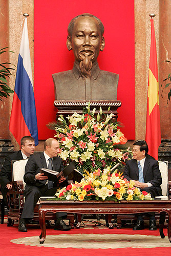 Файл:Putin in Vietnam in 2006-2.jpg