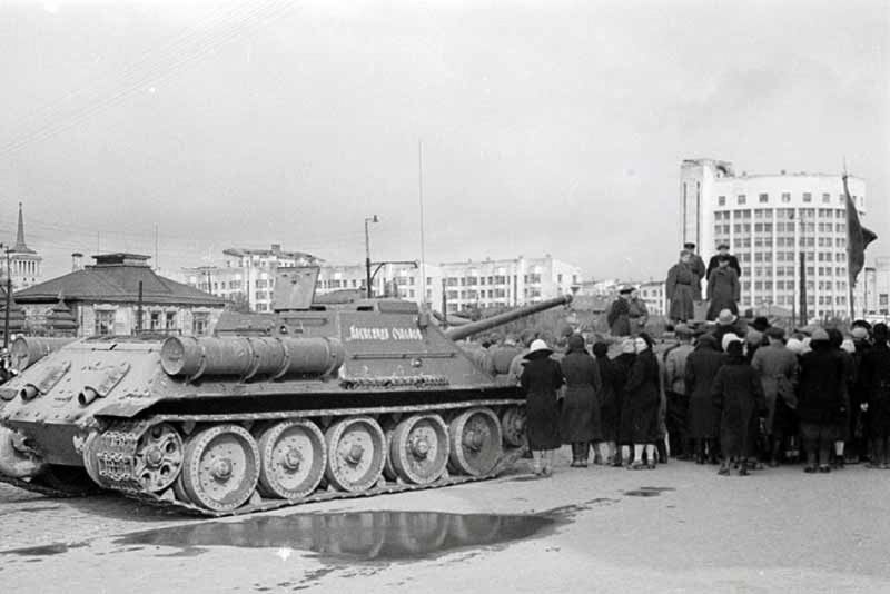 Файл:Александр Суворов (колонна САУ).jpg