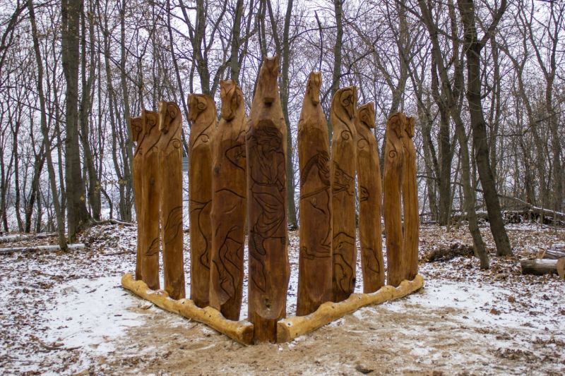 Файл:Арт-объект Красный скиф.jpg