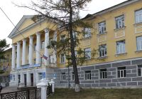 Ан­самбль центральной пло­ща­ди посёлка Прав­динск