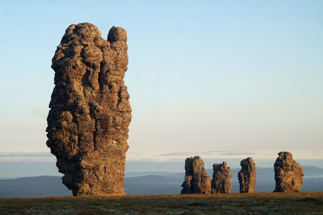 Столбы выветривания (Большие манзские болваны) — останцы на плато Маньпупунёр, Троицко-Печорский район, Республика Коми