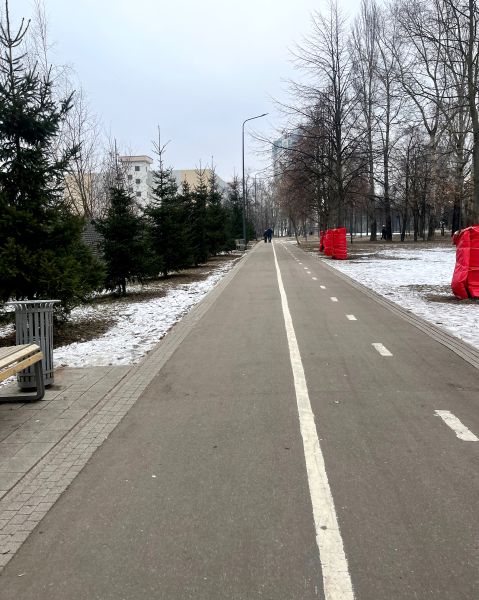 Файл:Велодорожки в Парке Лётчиков. Москва. 2025.jpg