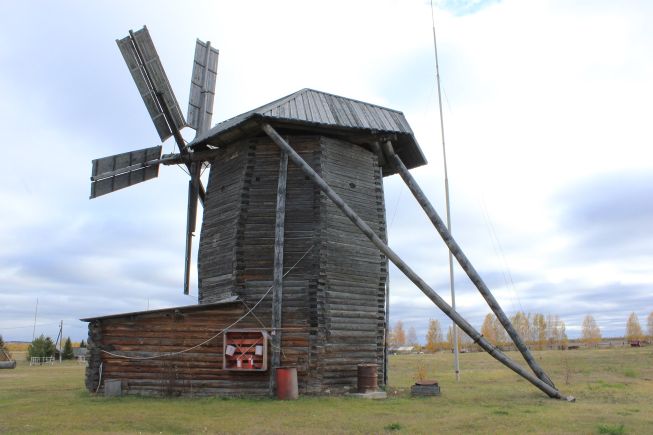 Поворотный механизм действующей ветряной мельницы, Музей-заповедник «Лудорвай»