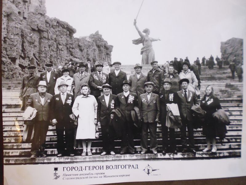 Файл:Встреча с однополчанами. Волгоград. Александр Калашников.jpg