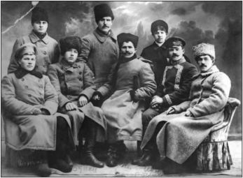 Чапаев в группе комсостава, 1918г.