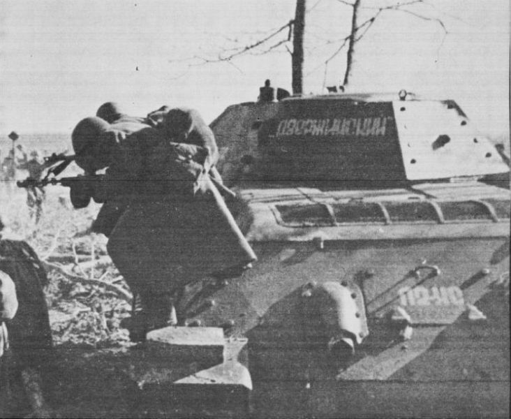 Файл:Дзержинский (танк).jpg