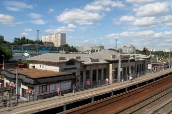 Железнодорожная станция Царицыно, Москва: вокзал и боковая платформа