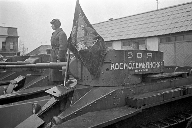 Файл:Зоя Космодемьянская (танк).jpg