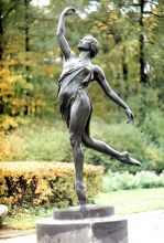 Скульптура Галине Улановой в Петербурге