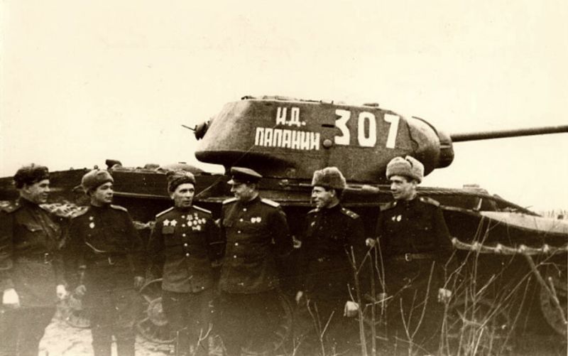 Файл:И. Д. Папанин (танк).jpg