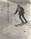 Валерий Дмитриевич Лаптёнок проходит поворот на горнолыжной трассе (Красноярск)