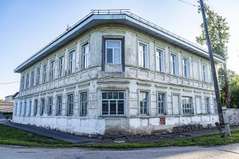 Здание тюремного замка с домовой Михайловской церковью