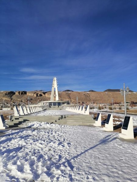 Файл:Мемориальный комплекс Журавли с. Цада.jpg