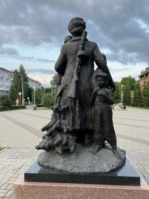 Монумент Партизанам Смоленщины. Вид сзади.