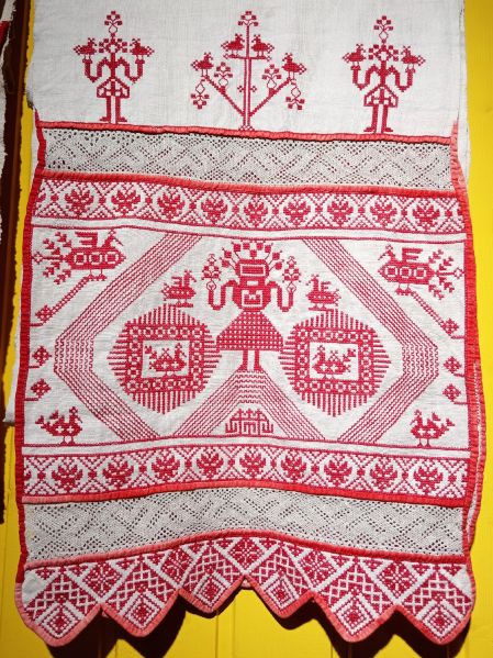 Файл:Музей народного искусства. Полотенце с вышивкой.jpg