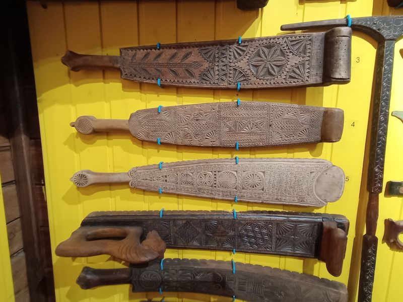 Файл:Музей народного искусства. Прялки.jpg