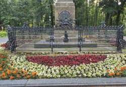 Ограда у памятника Глинке 2 (Смоленск).jpg