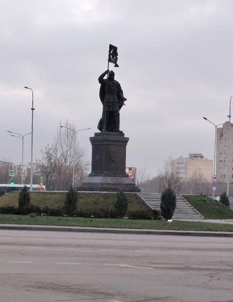 Файл:Памятник Александру Невскому в Липецке.jpg