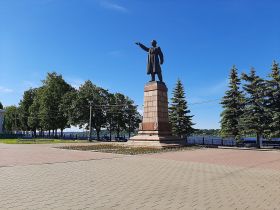 Памятник В.И. Ленину на Волжском бульваре