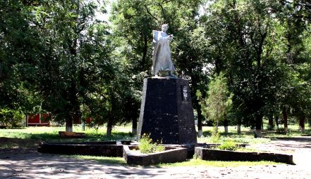 Памятник В.И. Чапаеву в Романовке