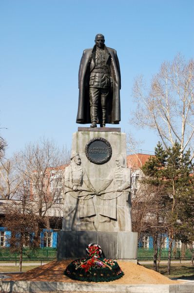 Файл:Памятник адмиралу Колчаку - panoramio.jpg