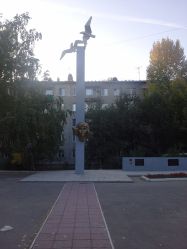 Памятник М. М. Расковой (общий вид)