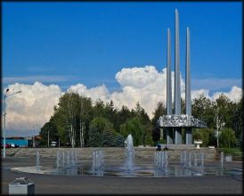 Памятник летчикам 16-й воздушной армии на Союзной.jpg