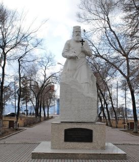 Памятник святителю Луке в Красноярске.jpg
