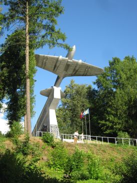 Памятник штурмовику Ил-2 (Истра) 3.jpg