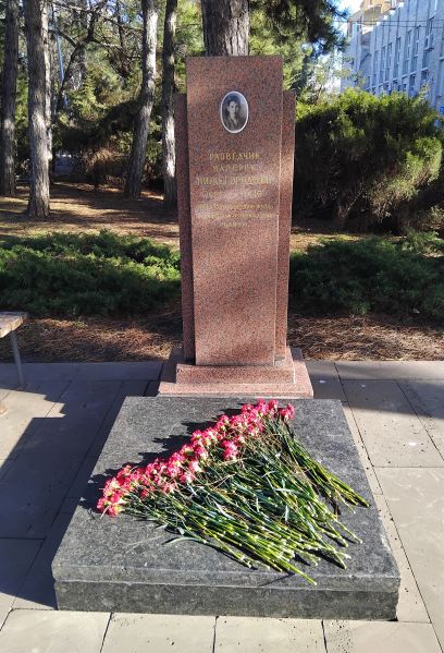 Файл:РНД - Памятник Валерику Нижегородцеву.jpg