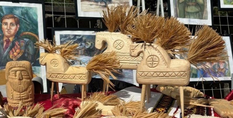 Файл:Резная игрушка. Конь.jpg