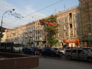 Четырехэтажный секционный жилой дом с магазином