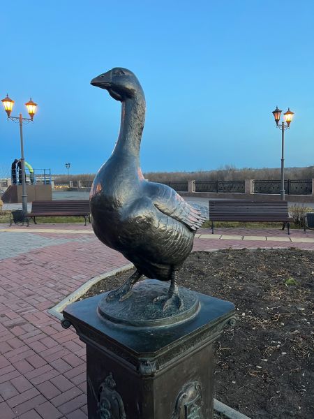 Файл:Скульптурная композиция «Шадринский гусь» Шадринск.jpg
