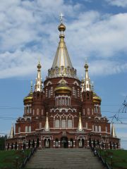 Собор Архангела Михаила в Ижевске (на фото восстановленный после разрушения храм)