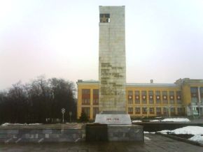 Стела на территории Мемориала Победы