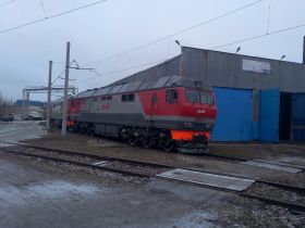 Тепловоз ТЭП70БС-238 в локомотивном депо Сальск
