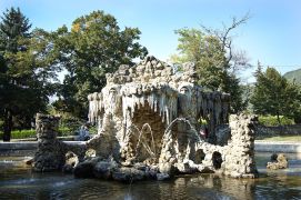 Фонтан "Деды" ("Гномы") в Пятигорском городском сквере.jpg