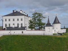 Южные стены и башни Тобольского кремля.