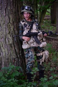 Женщина-«редник» 2-й мотострелковой бригады Болгарской армии, 2014