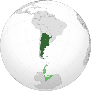Аргентина на карте мира. Светло-зелёным отмечены Аргентинская Антарктика, на которую претендует Аргентина; а также Фолклендские острова и Южная Георгия и Южные Сандвичевы Острова, спорные с Великобританией.