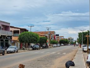 Avenida José Duarte Porto durante a tarde, Paratinga, janeiro de 2023 (2).jpg