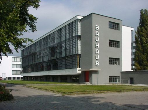 Баухаус (The Bauhaus Building in Dessau)