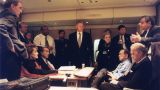 Байден летит с президентом Клинтоном и другими официальными лицами в Боснию и Герцеговину, 1997г.