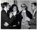 Фотография с открытия галереи Бьянкини. Боб Стэнли, Энди Уорхол, Пол Бьянчини, 1965 г.